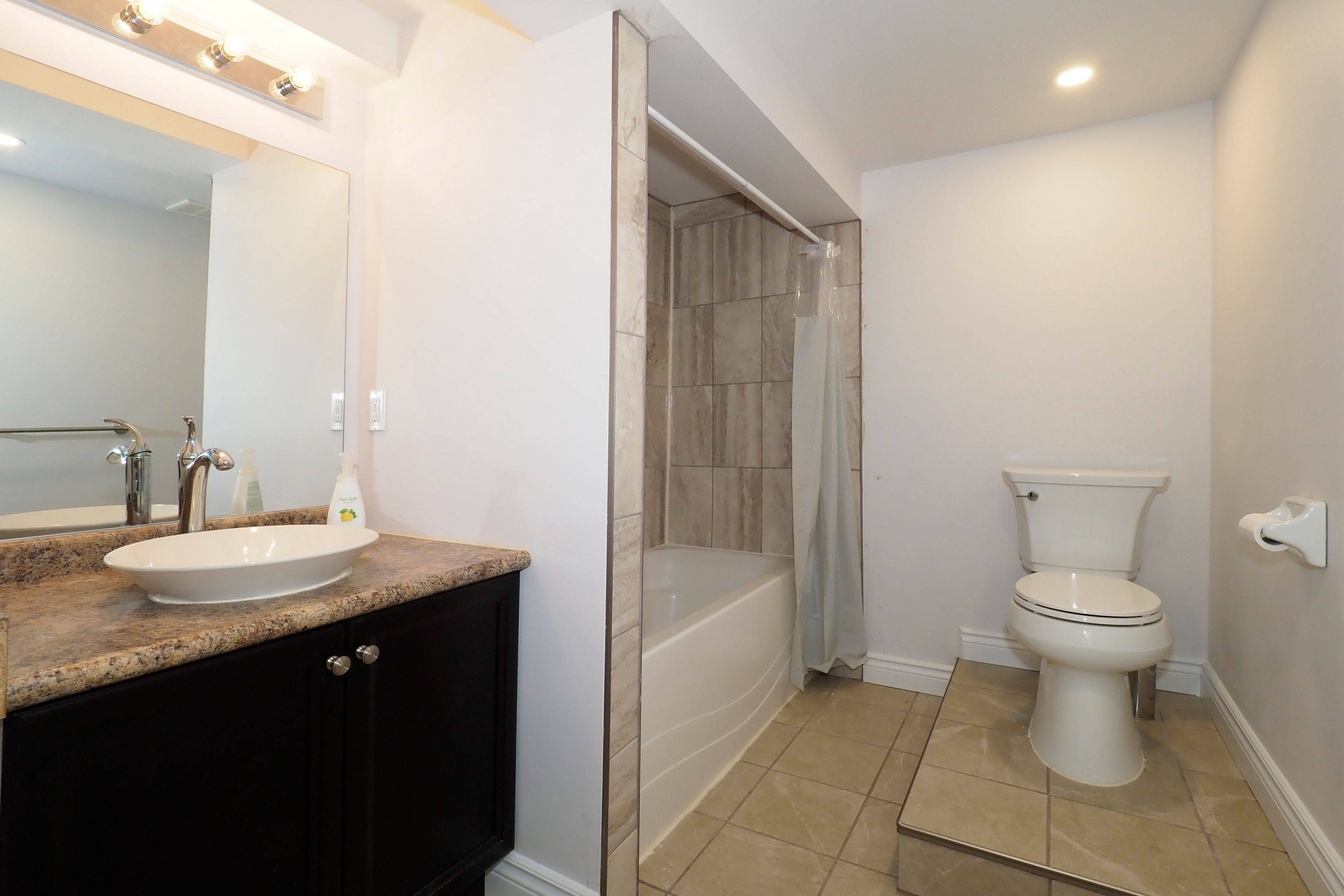 Kitchener, ON N2M 2E6,129 Hazelglen DR