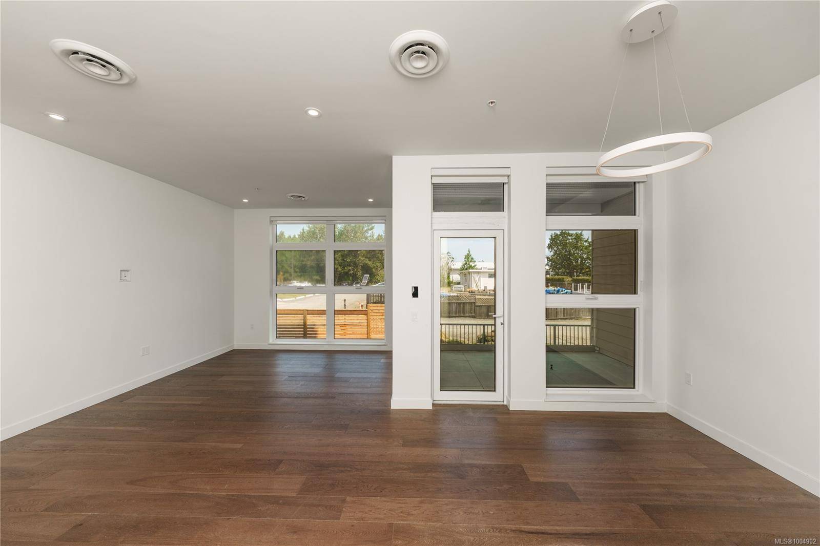 Sidney, BC V8L 2W5,9570 Fifth St #108