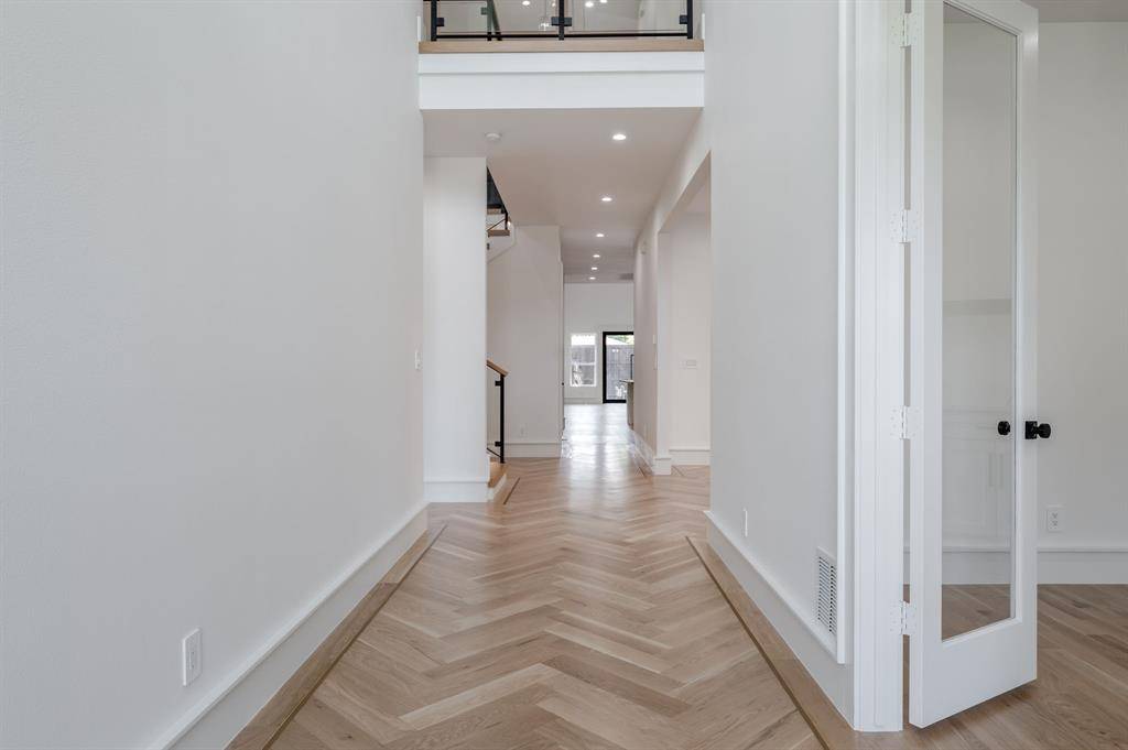 Dallas, TX 75209,7503 Robin Road