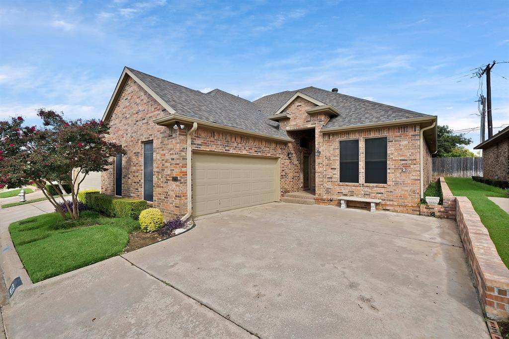 Hurst, TX 76053,1220 Woodland Park Drive