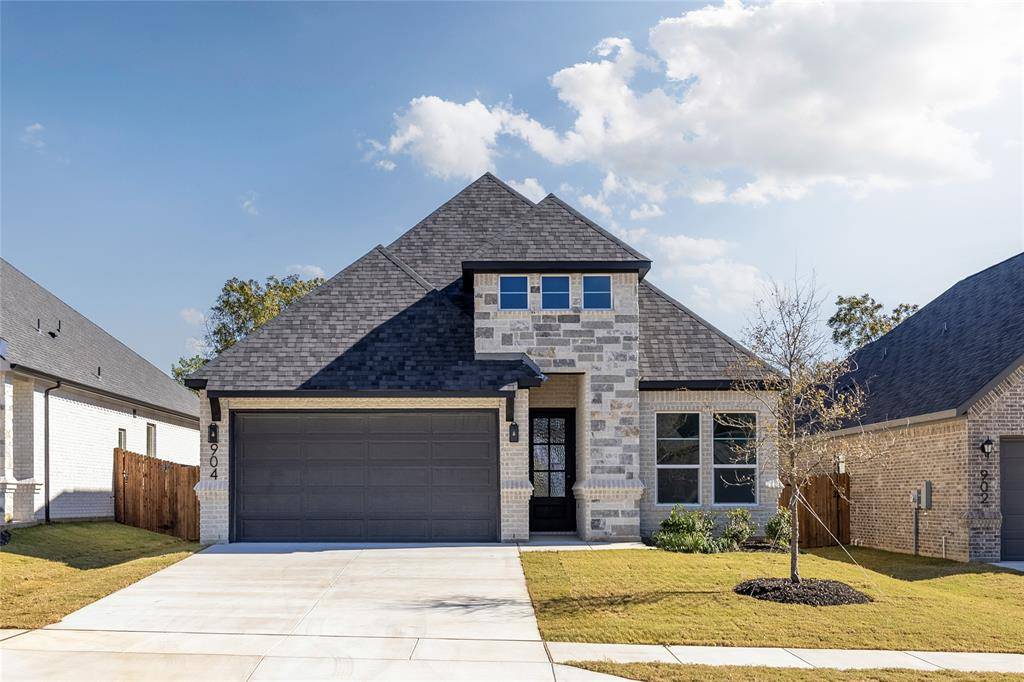 River Oaks, TX 76114,904 Boston Lane