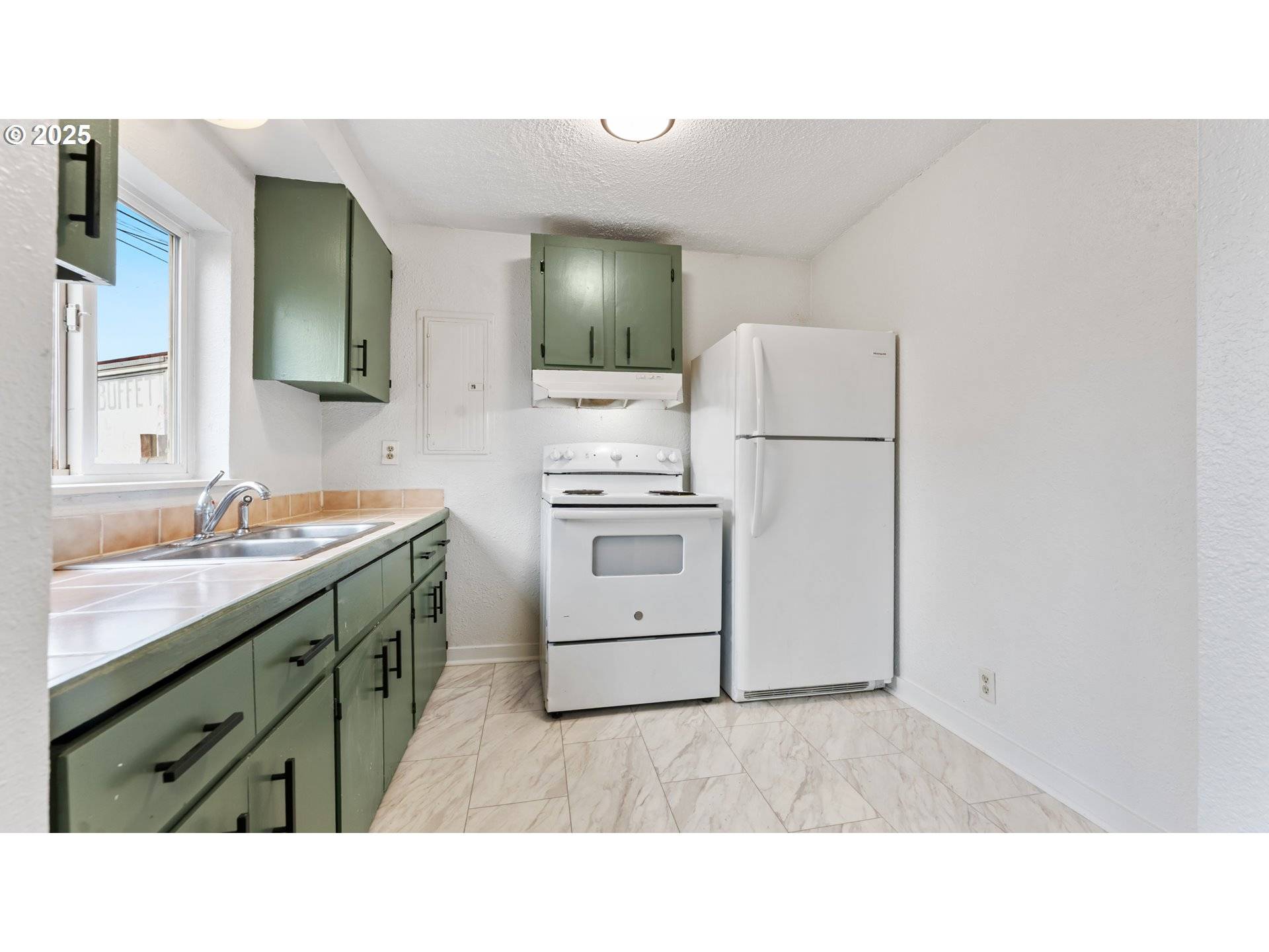 Coos Bay, OR 97420,925 CROCKER ST