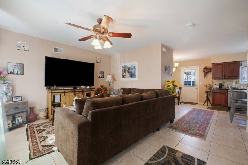 Newark City, NJ 07105,13 Val Sumo Ln