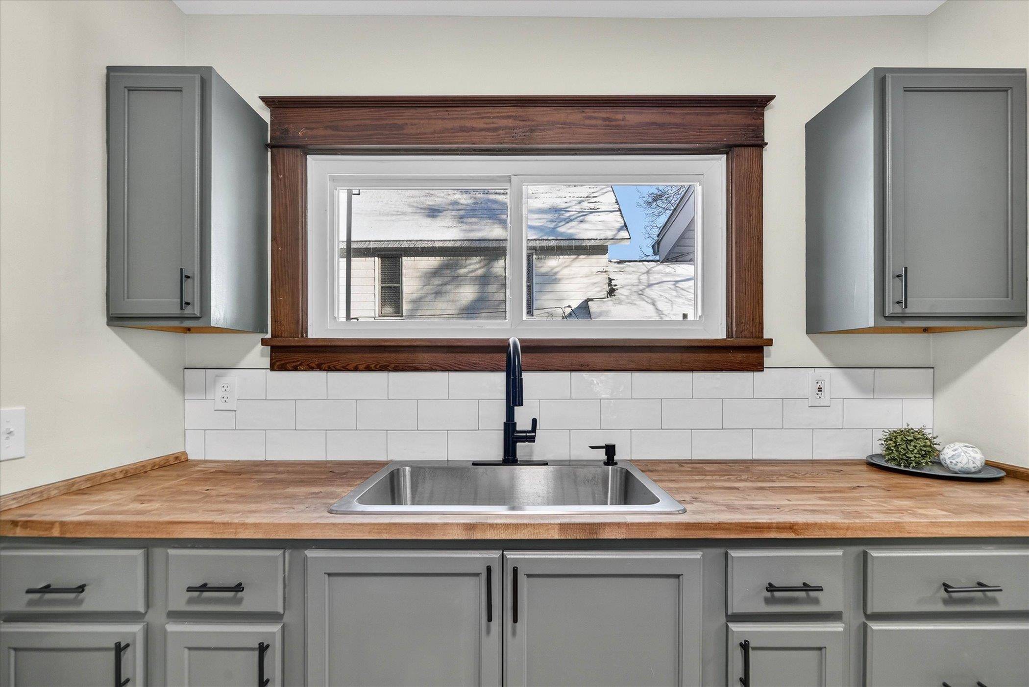 Owosso, MI 48867,1005 Fletcher ST