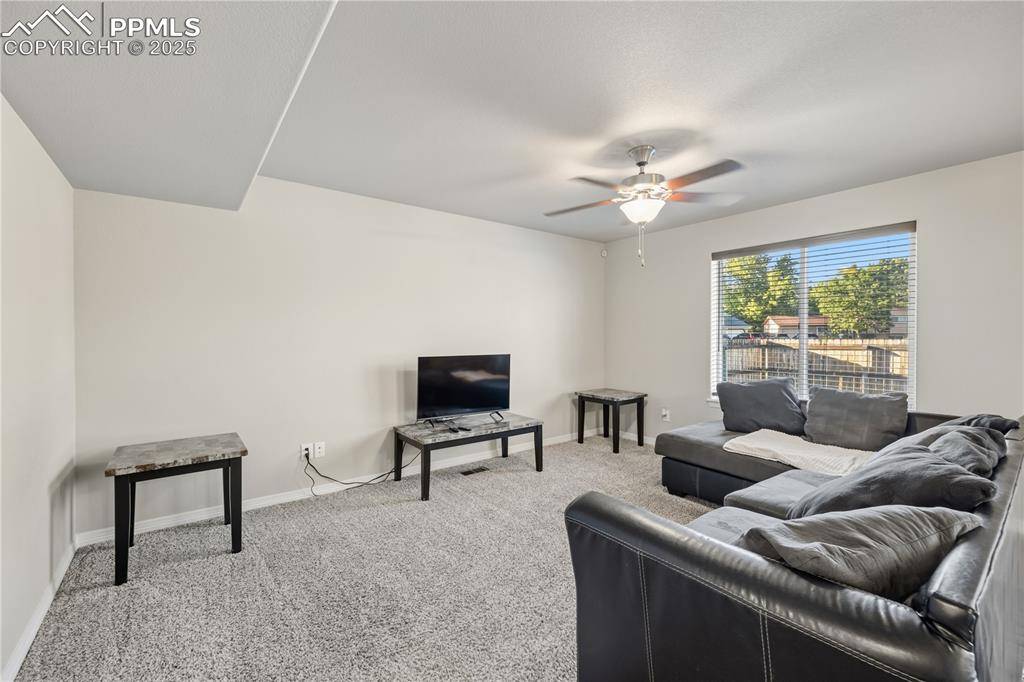 Colorado Springs, CO 80915,5452 Hammond DR