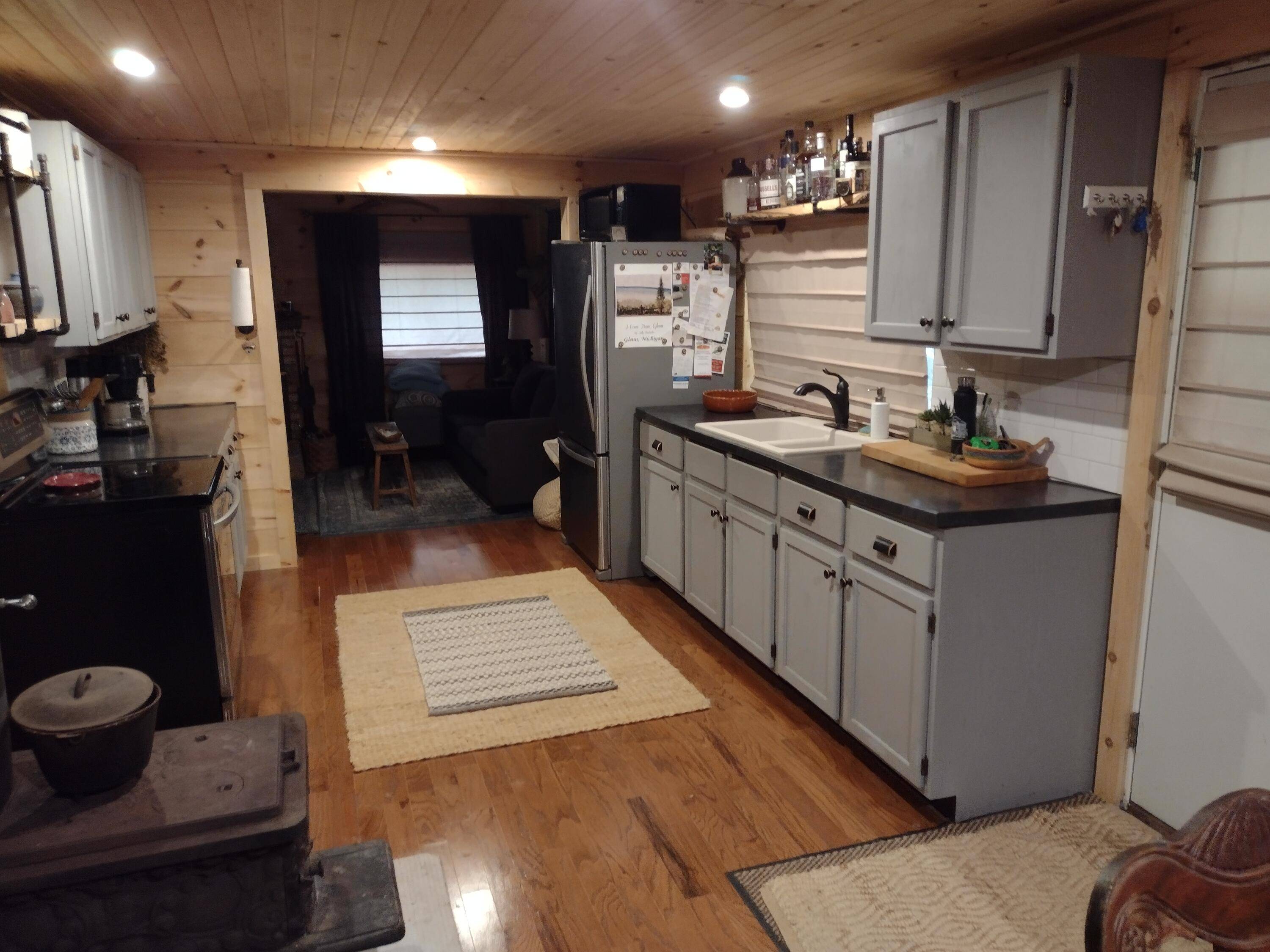 Fennville, MI 49408,7129 Evergreen Ln