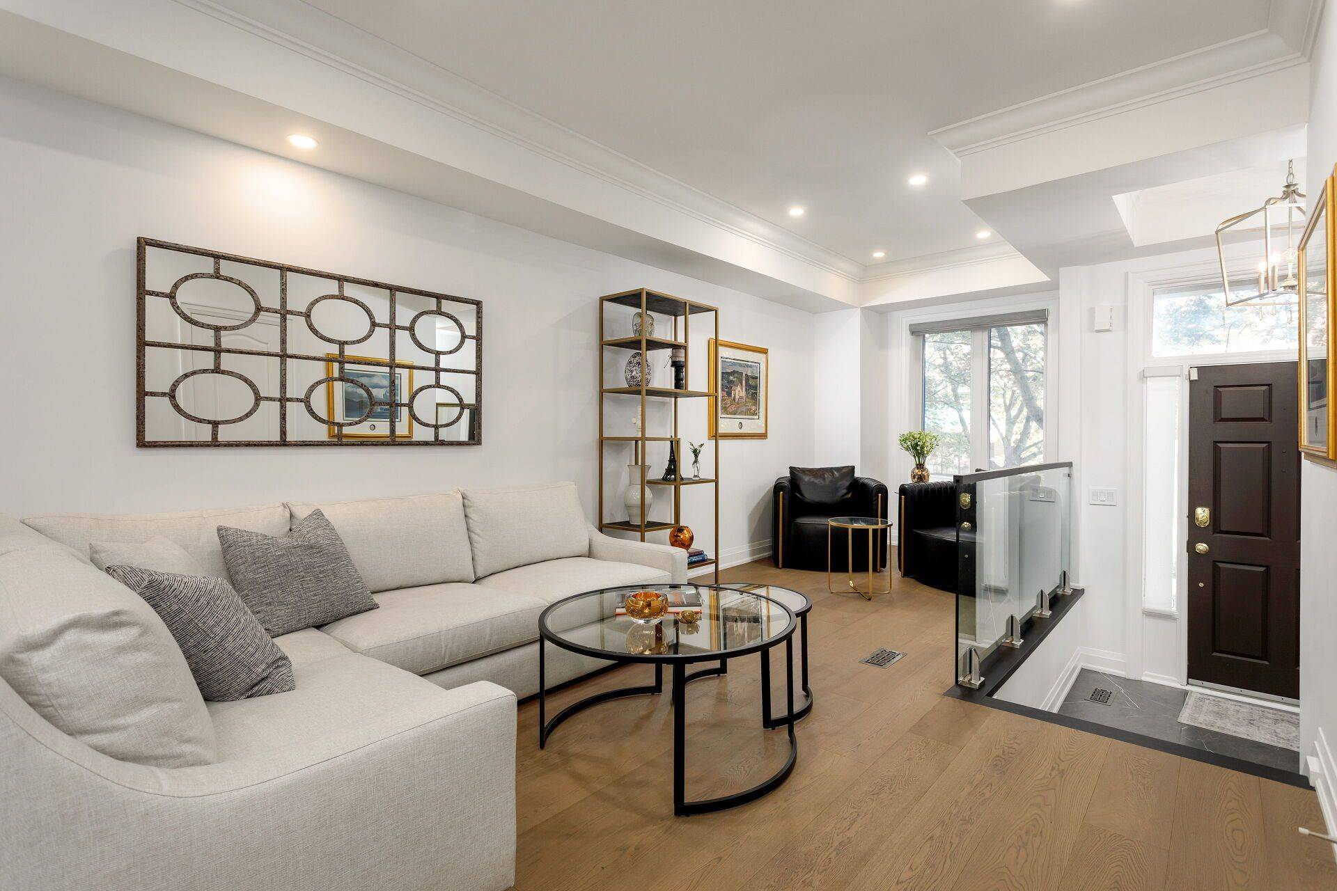 Toronto C02, ON M5R 2V1,262 Spadina RD