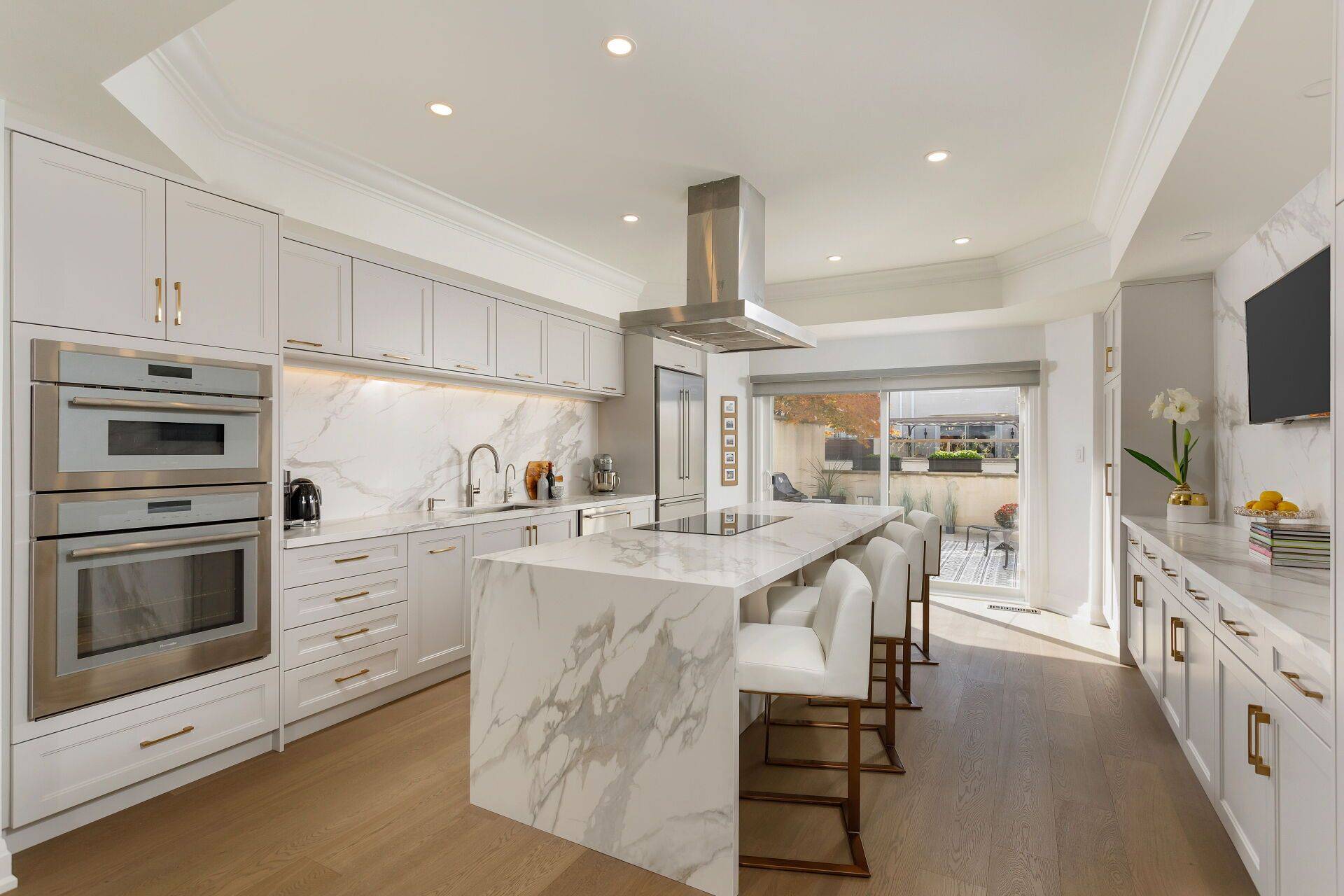 Toronto C02, ON M5R 2V1,262 Spadina RD