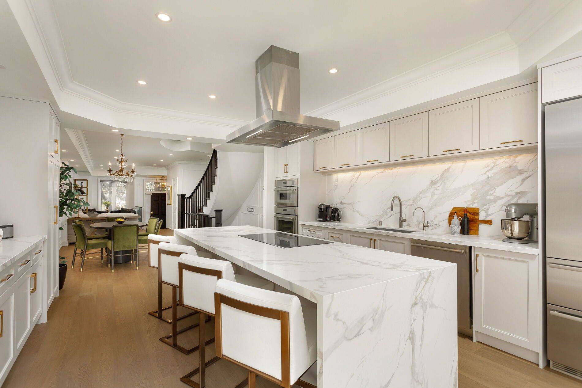 Toronto C02, ON M5R 2V1,262 Spadina RD