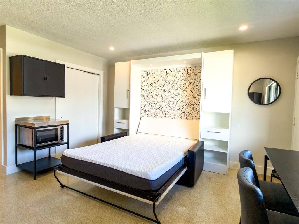 Fort Lauderdale, FL 33305,47 NE 16th Pl #3