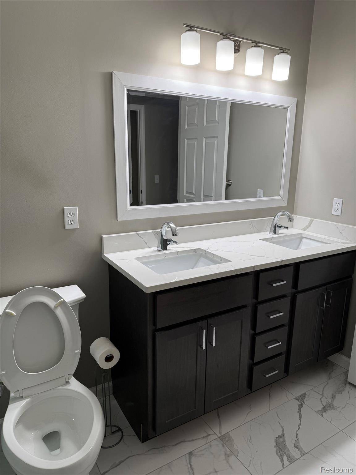 Troy, MI 48084,3046 Camden DR