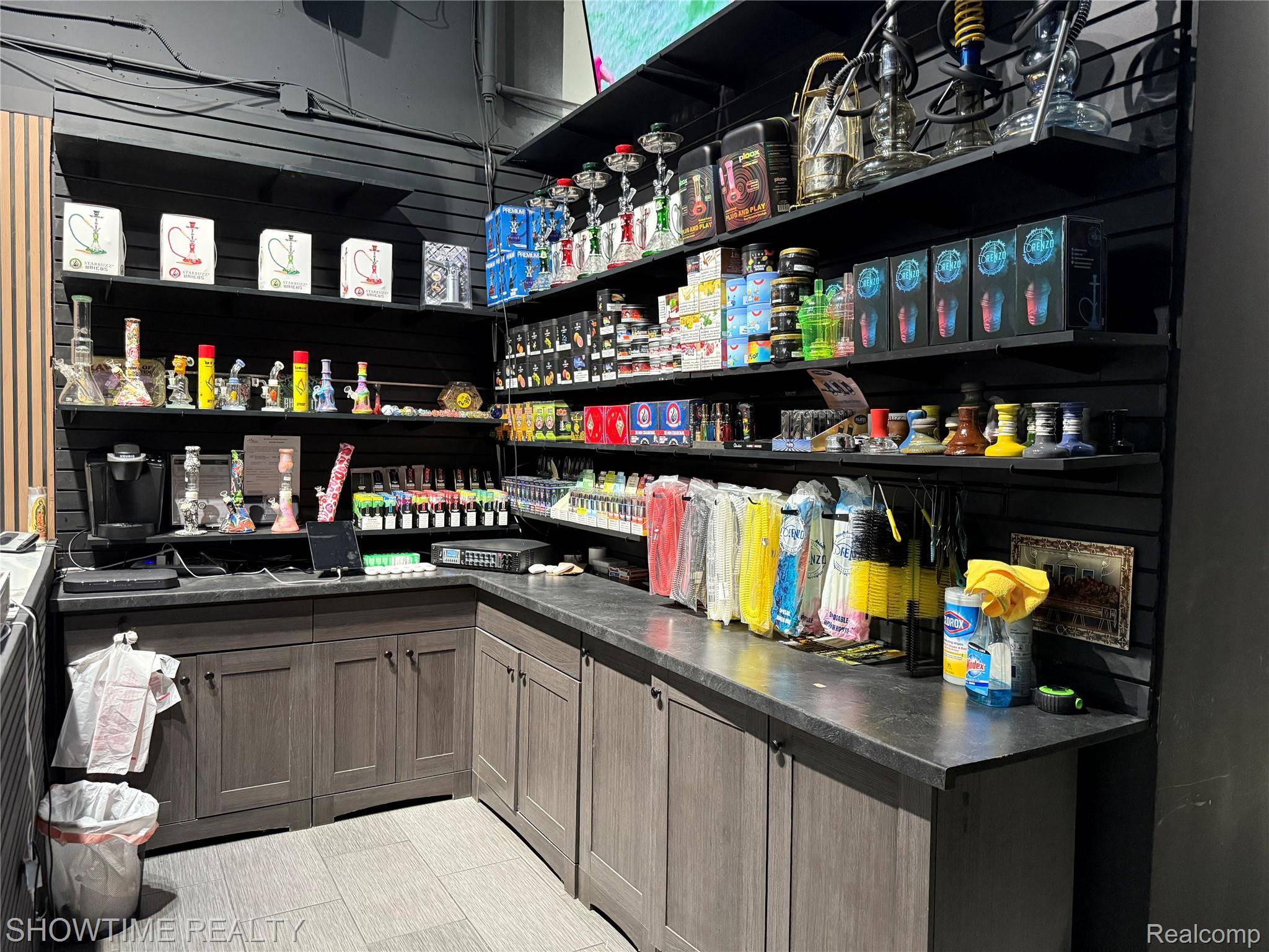 Macomb, MI 48044,50930 ROMEO