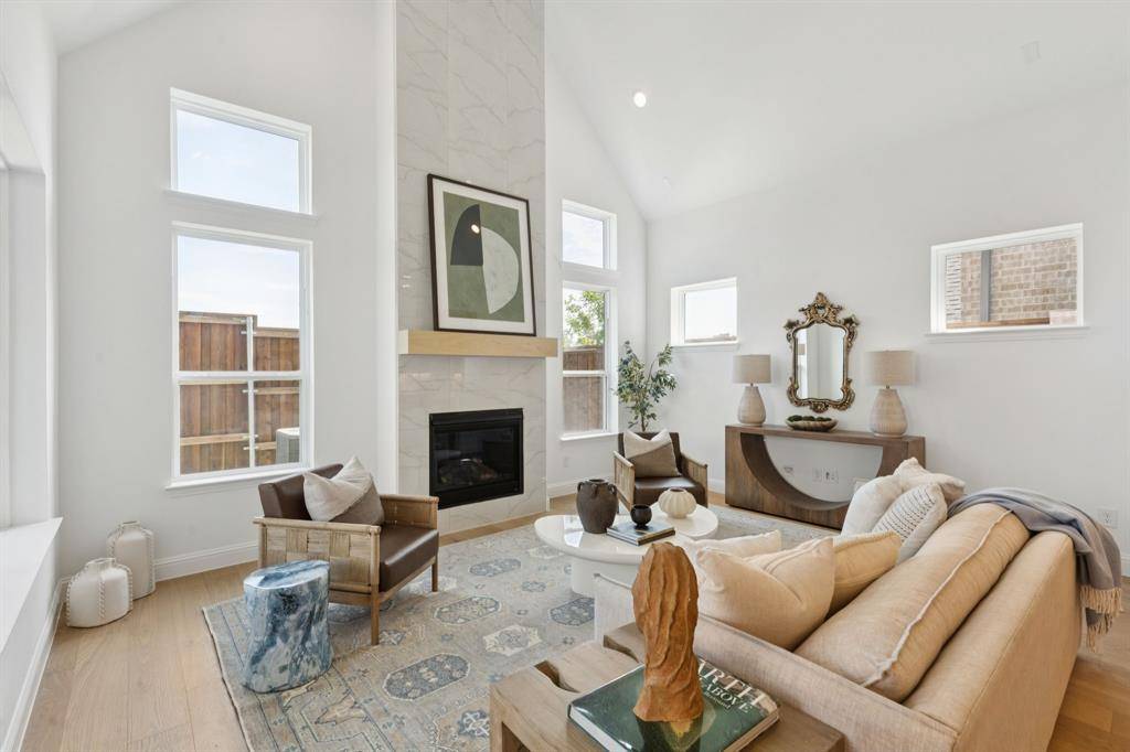 Dallas, TX 75238,9356 Charlie Lane