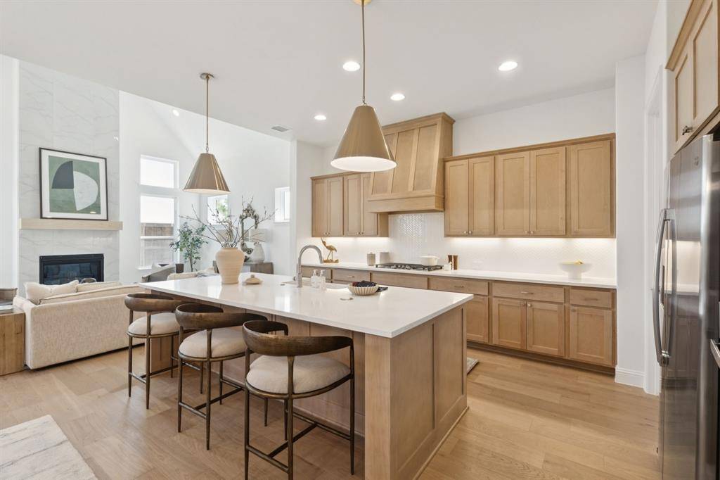 Dallas, TX 75238,9356 Charlie Lane