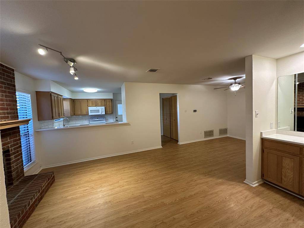 Grapevine, TX 76051,724 Cory Street