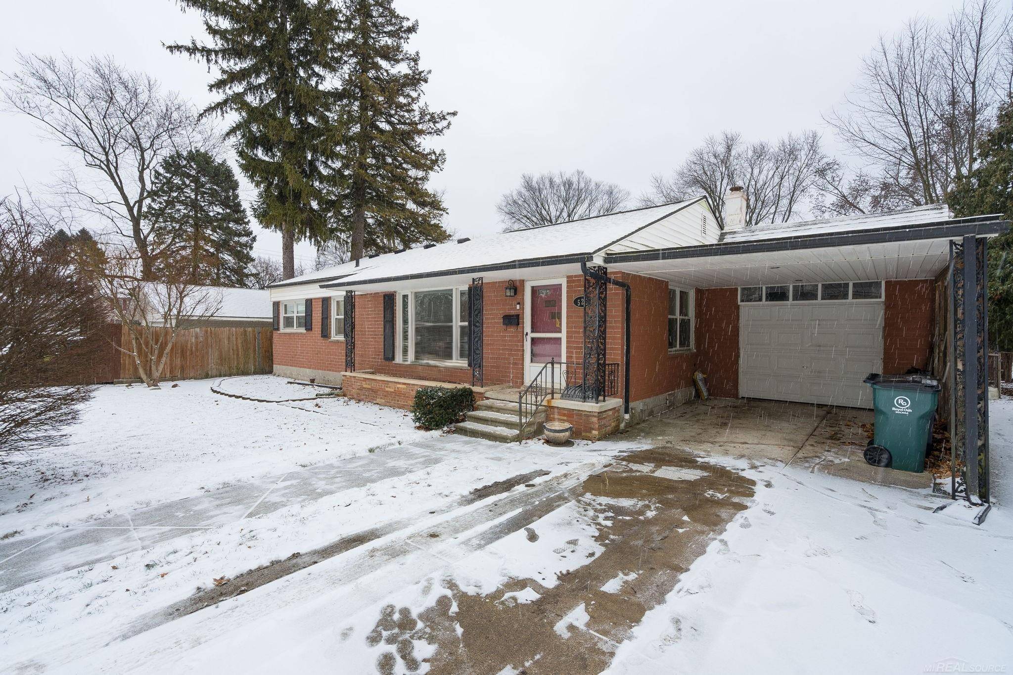 Royal Oak, MI 48073,526 Girard AVE