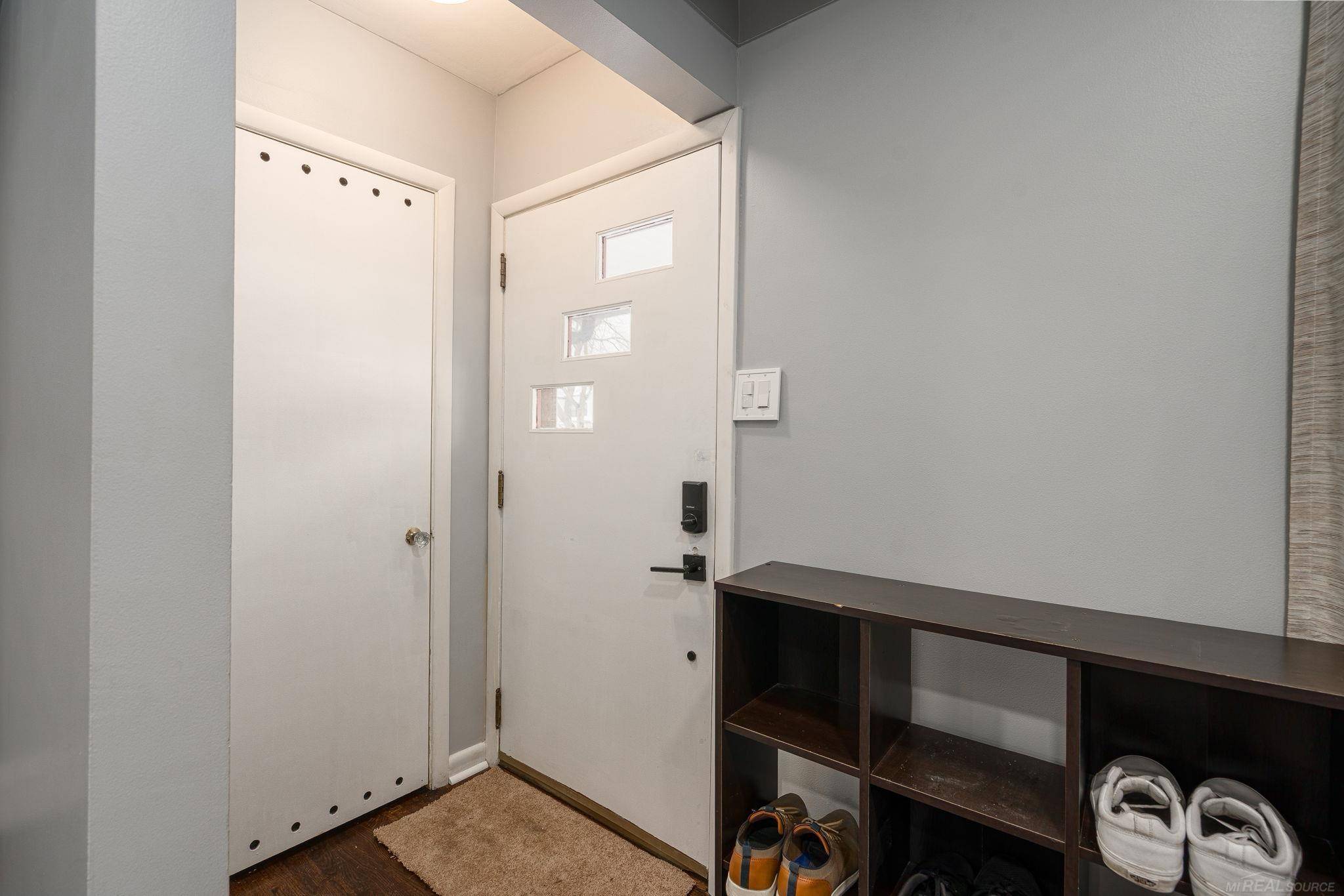 Royal Oak, MI 48073,526 Girard AVE