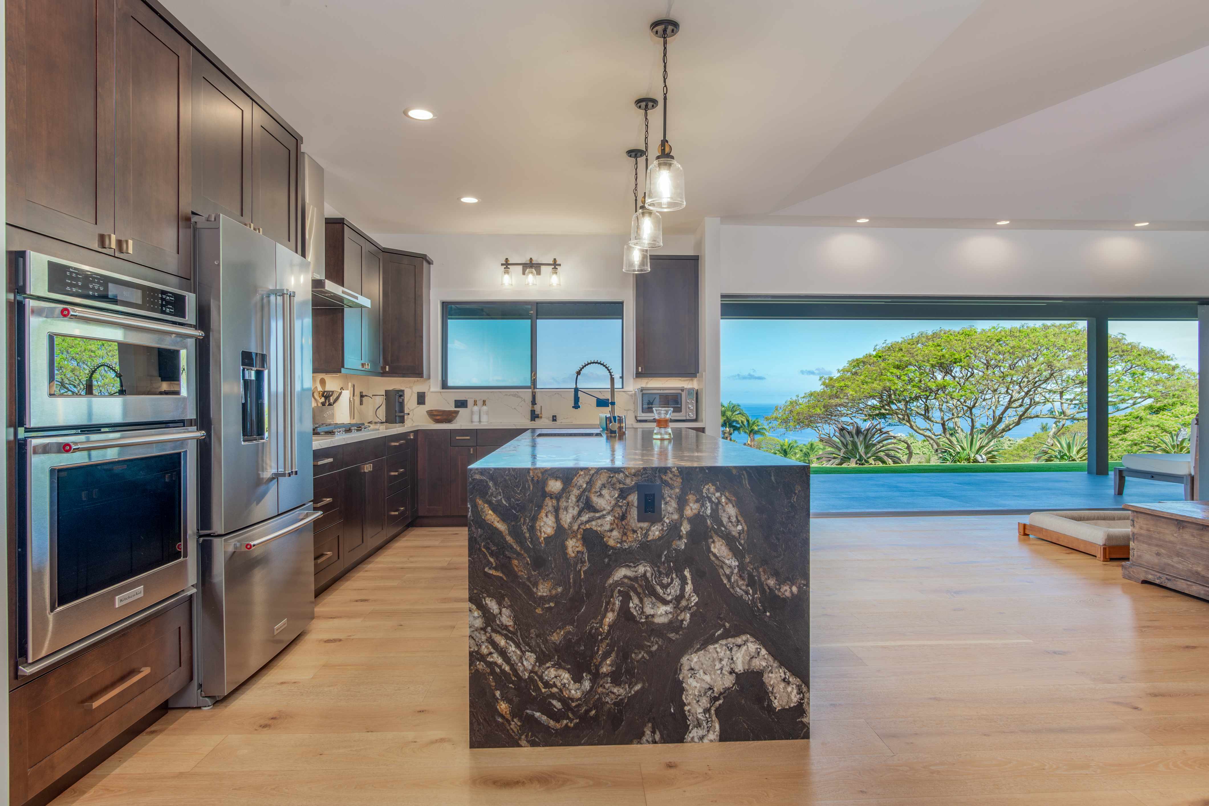 Kailua-kona, HI 96725,75-650 HALEWILI PL