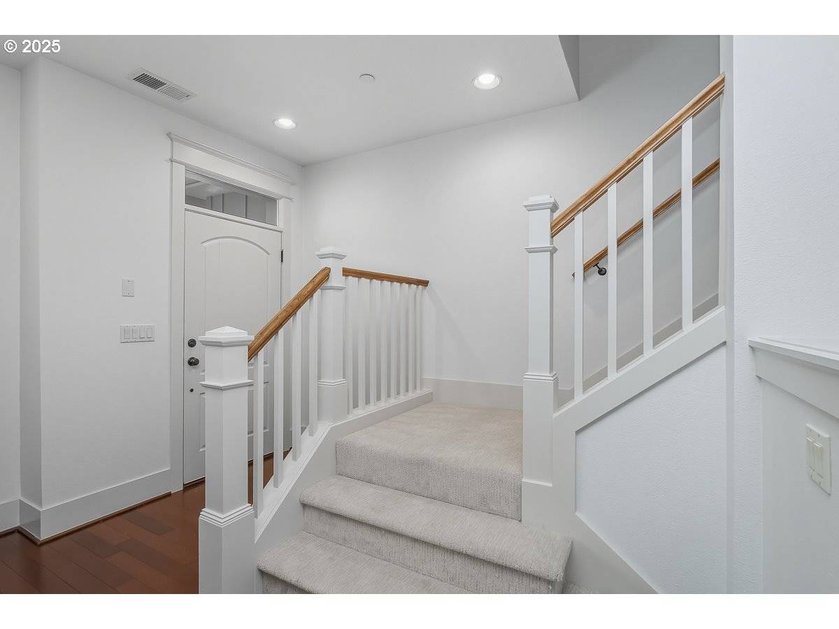 Portland, OR 97225,619 SW FORESTA TER