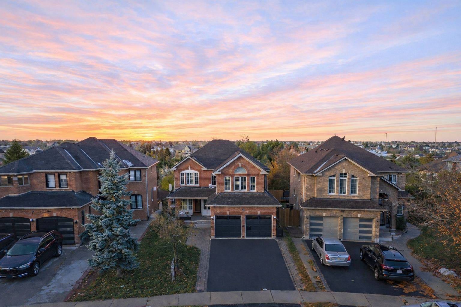 Brampton, ON L6R 2H5,16 Coralreef CRES