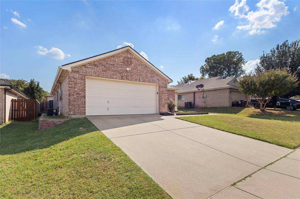Fort Worth, TX 76112,7566 Hedgeoak Court
