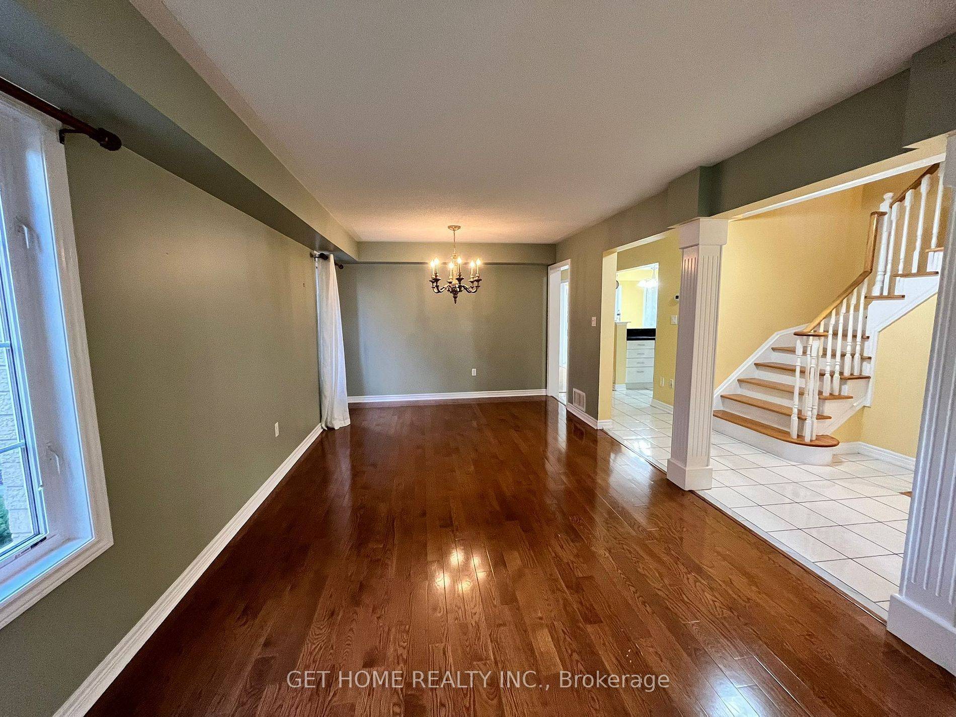 Whitby, ON L1R 2Z5,18 Solmar AVE