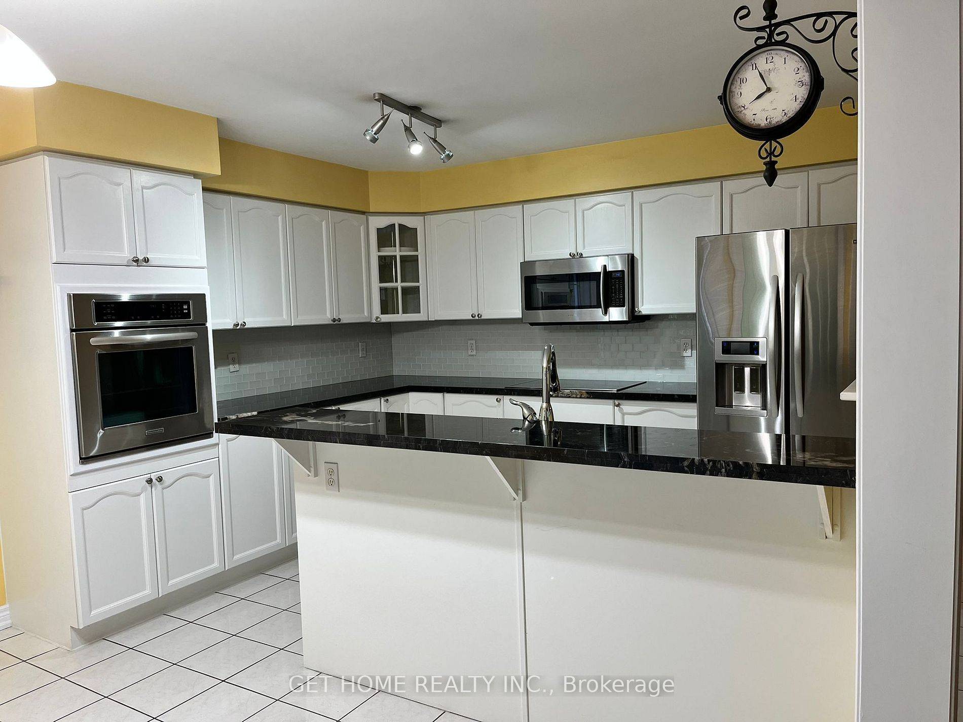 Whitby, ON L1R 2Z5,18 Solmar AVE