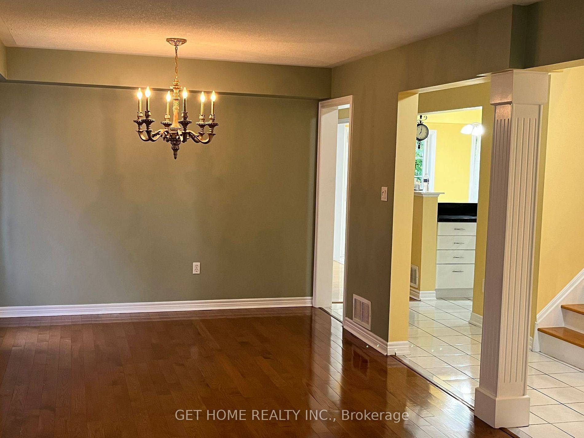 Whitby, ON L1R 2Z5,18 Solmar AVE