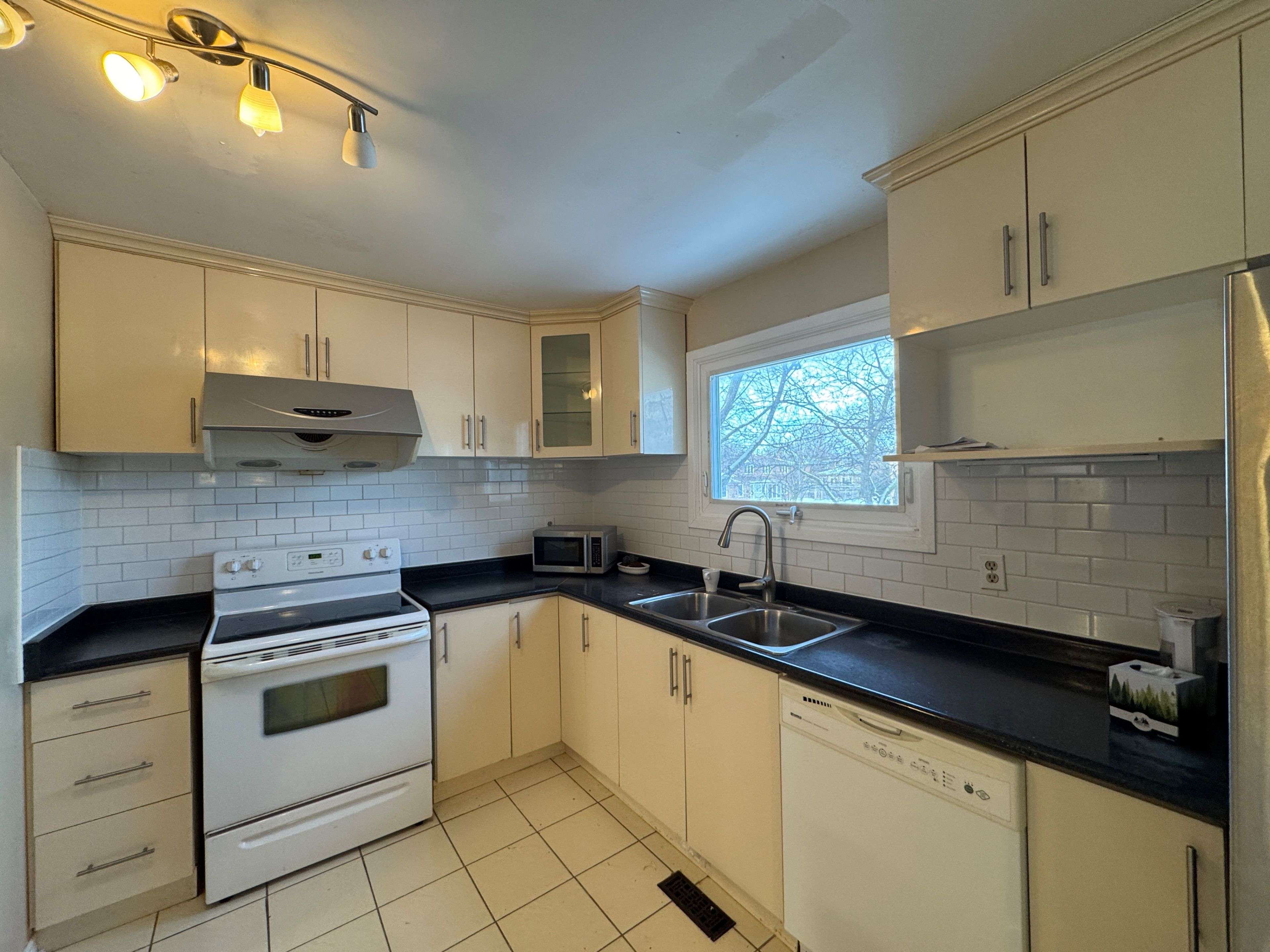 Toronto C15, ON M2J 4X5,55 Snapdragon DR