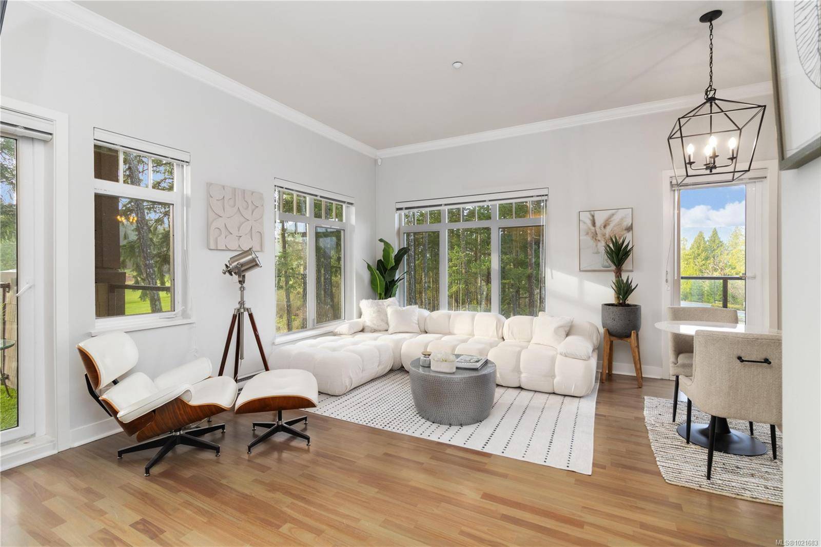 Langford, BC V9B 0E1,1395 Bear Mountain Pkwy #420