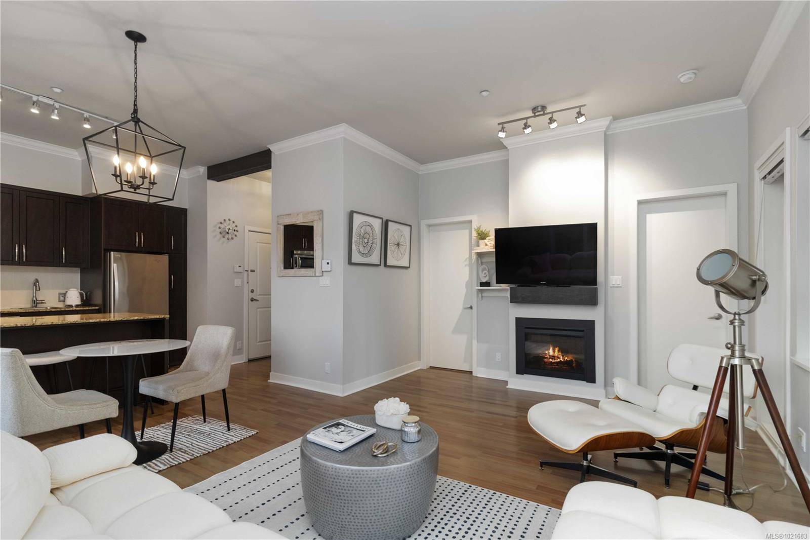 Langford, BC V9B 0E1,1395 Bear Mountain Pkwy #420