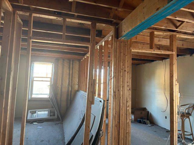 Ottawa Centre, ON K1R 6B9,566 BAY ST