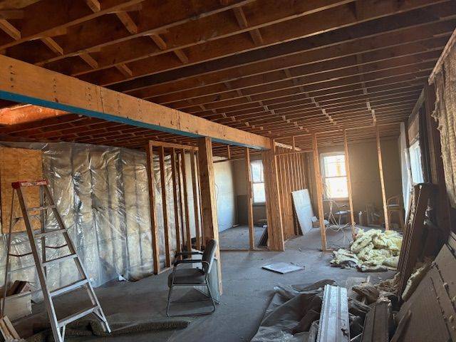 Ottawa Centre, ON K1R 6B9,566 BAY ST