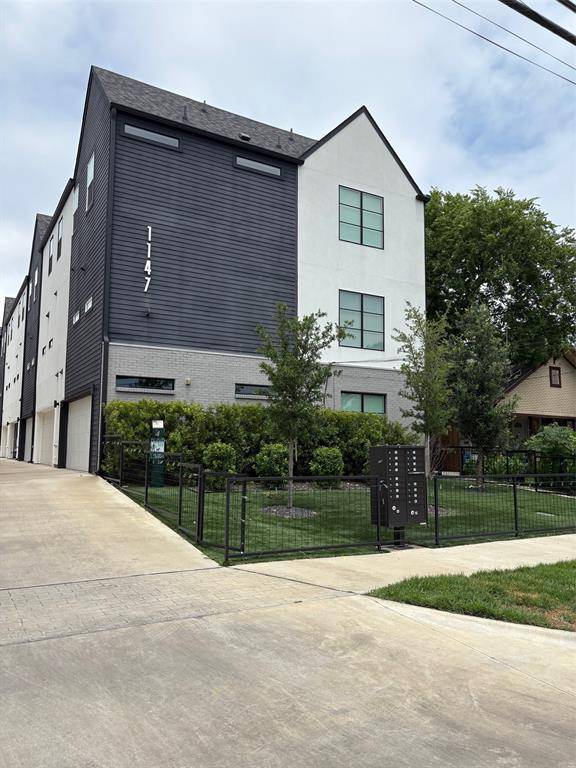 Dallas, TX 75208,1147 N Madison Avenue #102