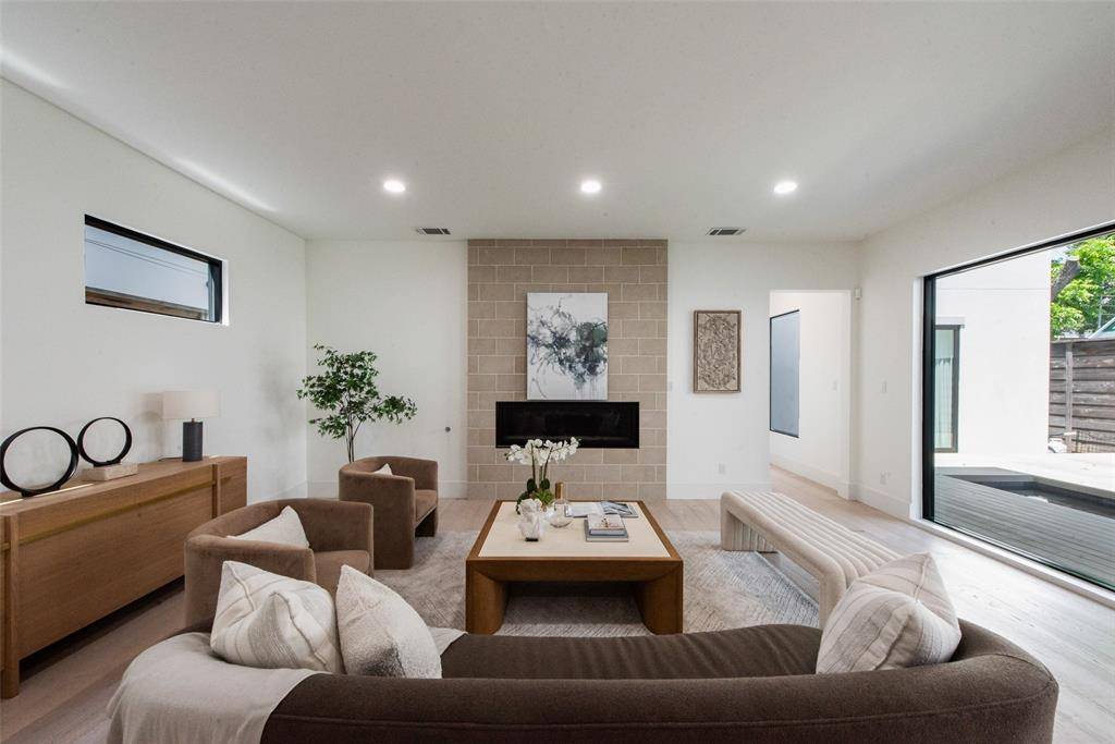 Dallas, TX 75214,6443 Kenwood Avenue