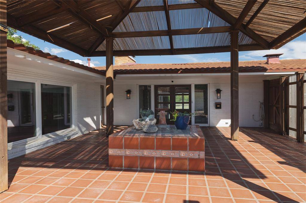 Weatherford, TX 76086,616 W Baylor Street