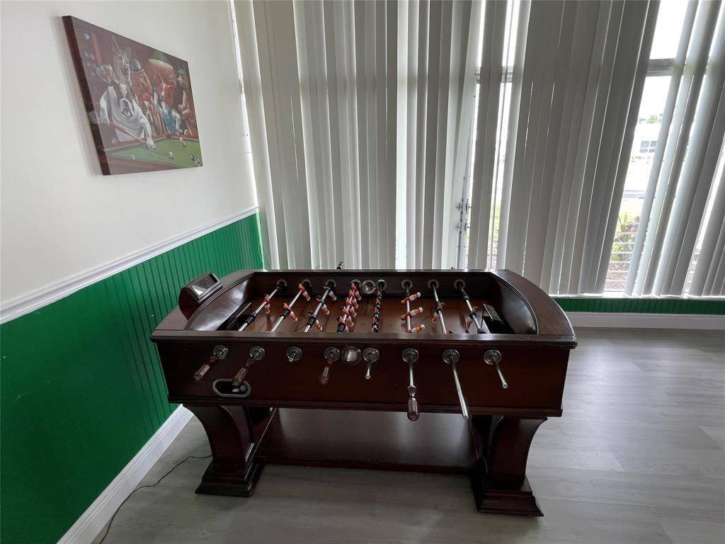 Pompano Beach, FL 33064,2701 E Golf Blvd #2009