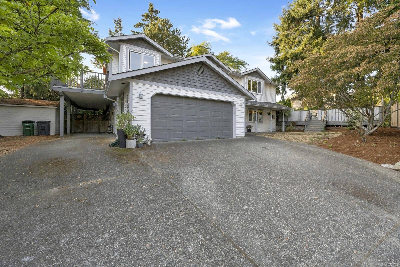 Saanich, BC V8N 6L7,1616 Nelles Pl