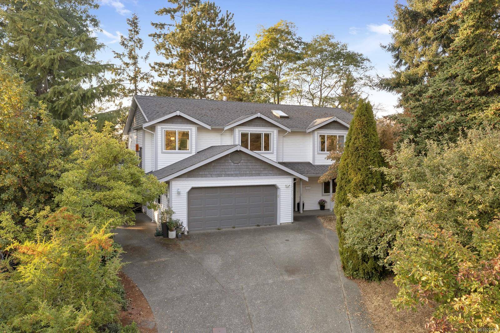 Saanich, BC V8N 6L7,1616 Nelles Pl