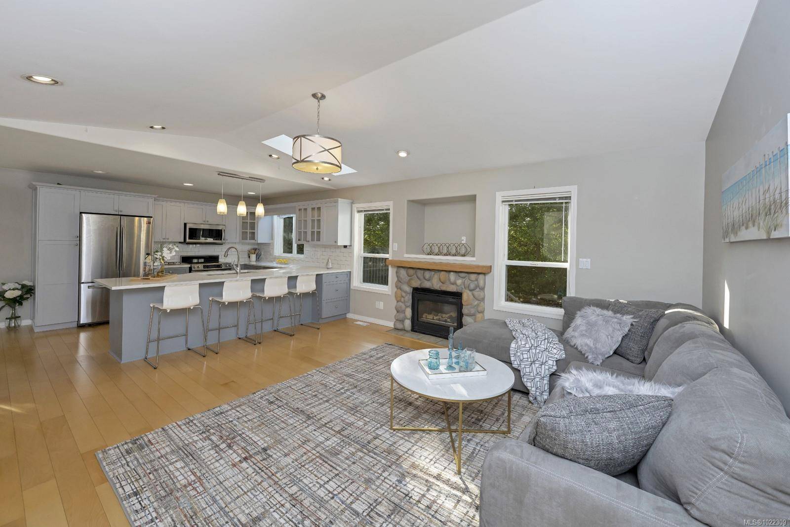 Saanich, BC V8N 6L7,1616 Nelles Pl