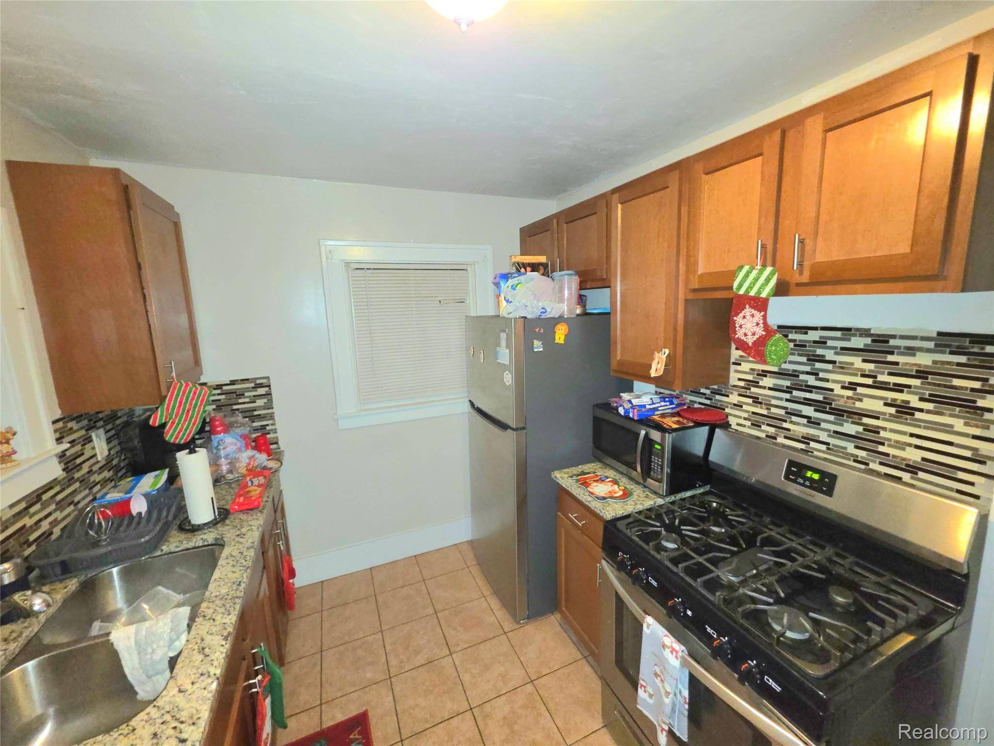 Detroit, MI 48219,23525 Kress ST