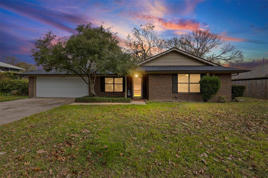 Ennis, TX 75119,602 N Clay Street