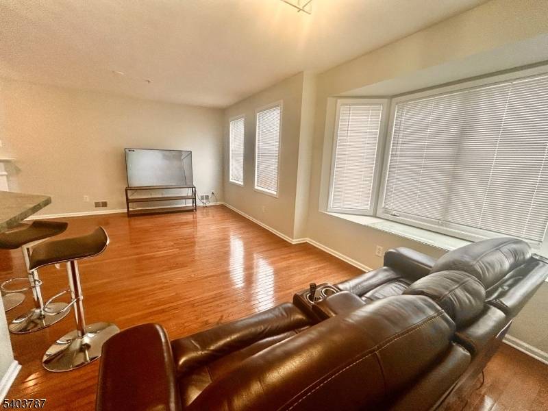 Clifton City, NJ 07013,172 Winchester Ct