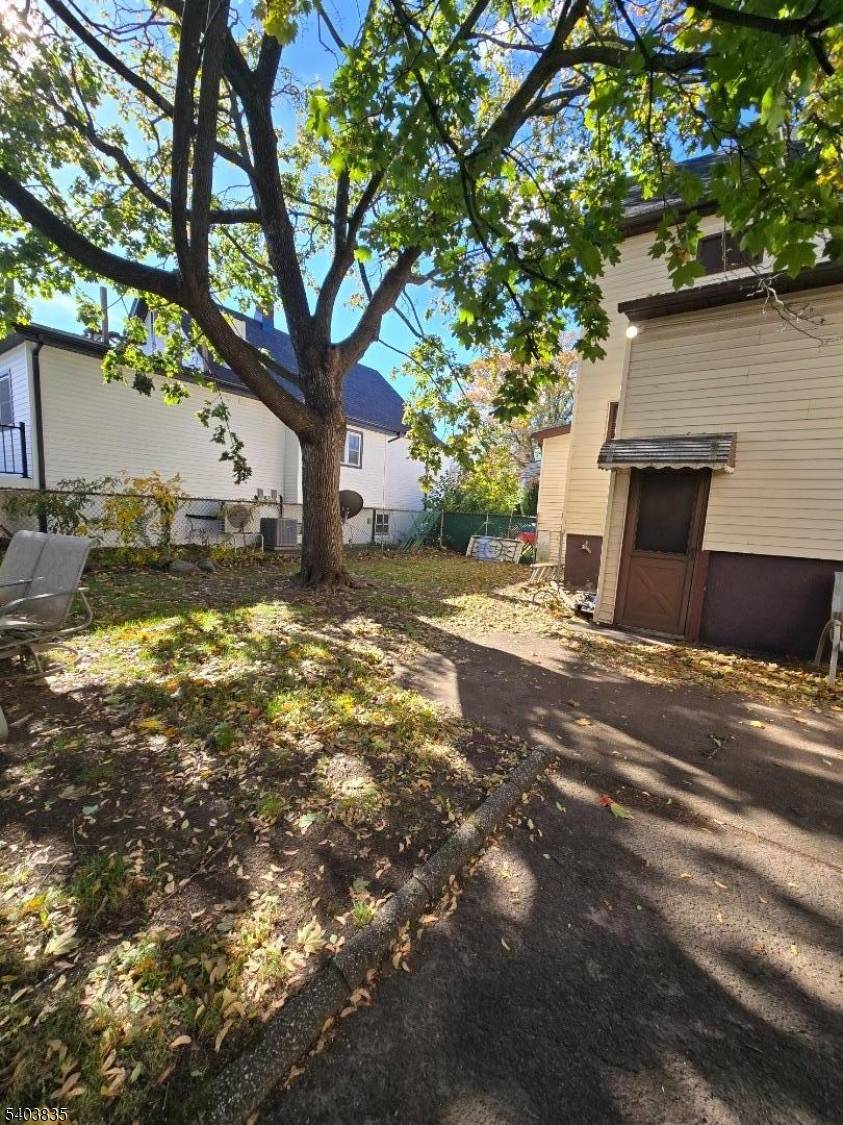 Elmwood Park Boro, NJ 07407,381 Mola Blvd