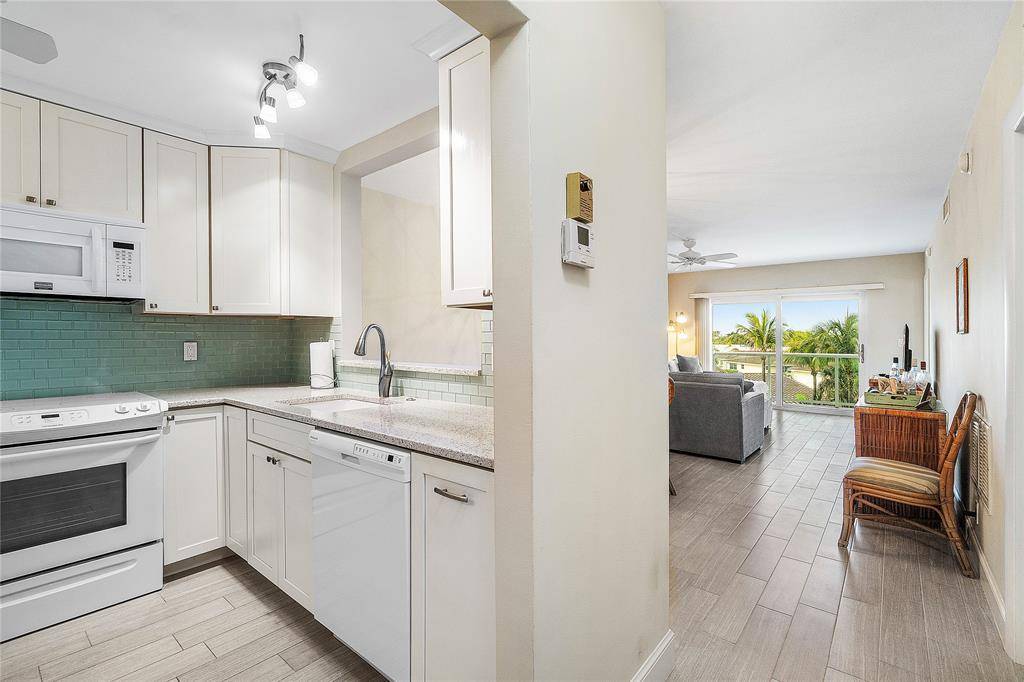 Lauderdale By The Sea, FL 33308,6000 N Ocean Blvd #4F