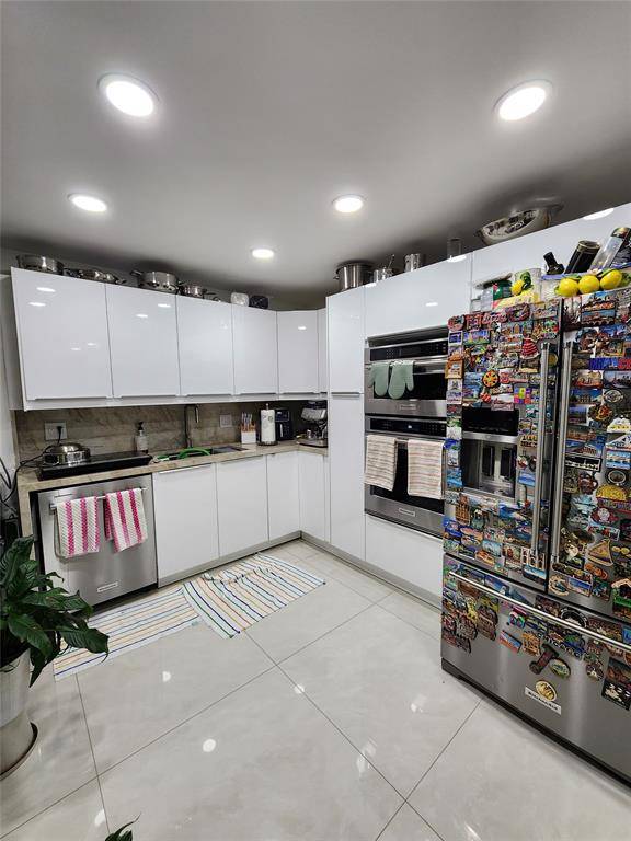 Hallandale Beach, FL 33009,2500 Parkview Dr #403