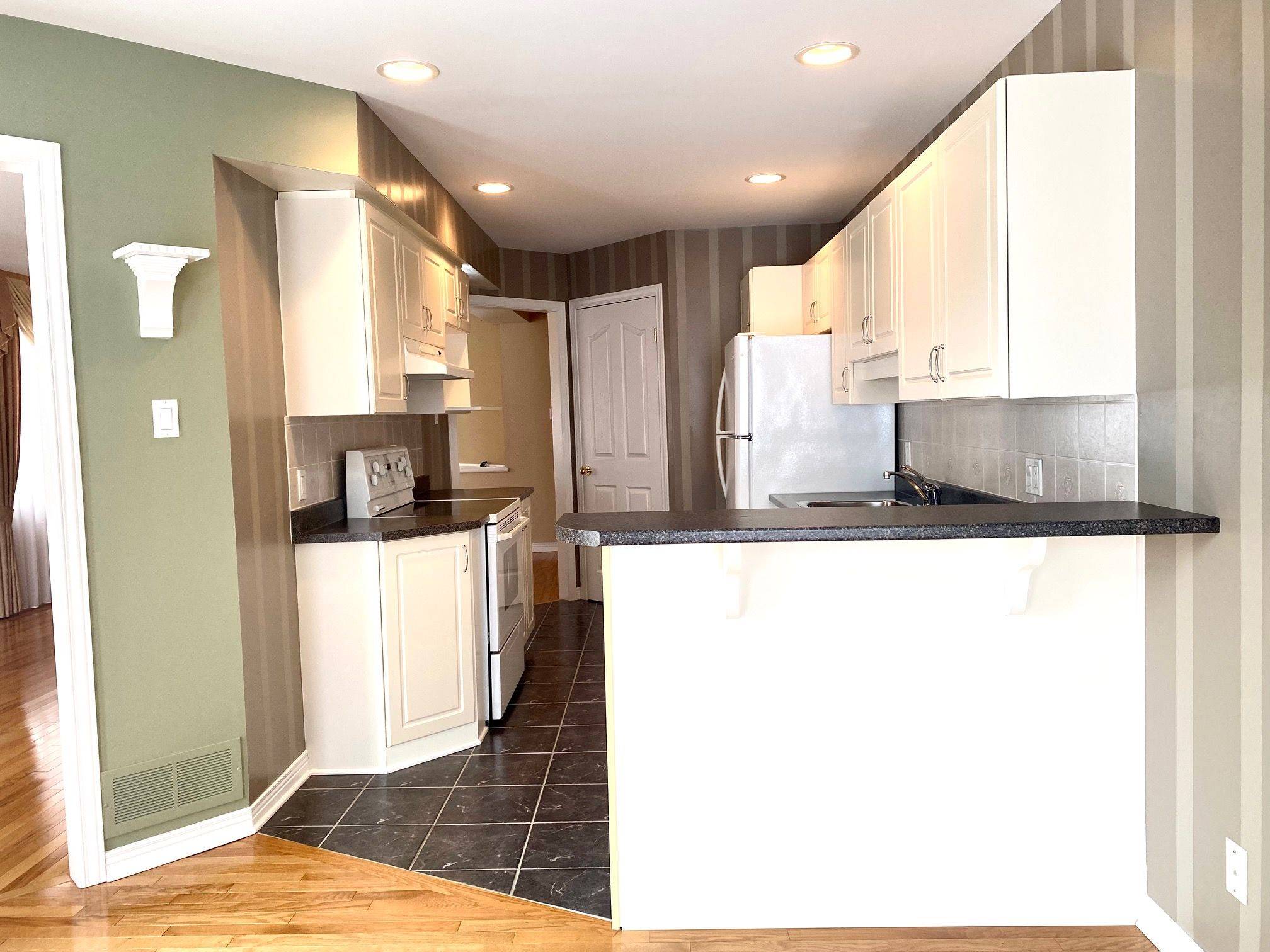 Blossom Park - Airport And Area, ON K1V 1Y1,684 Wild Shore CRES