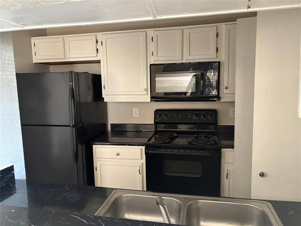 Arlington, TX 76012,1733 Crest Grove Drive