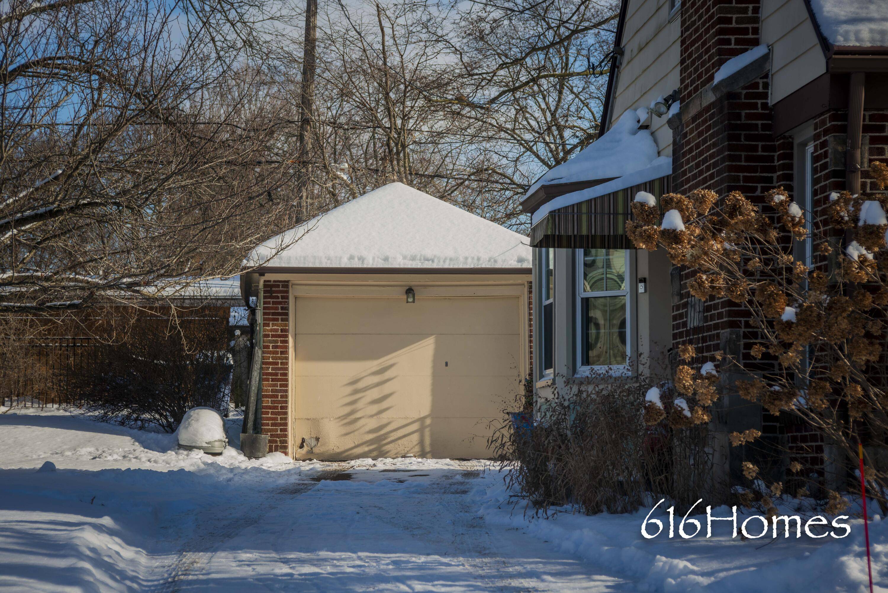 Grand Rapids, MI 49505,2450 Oakwood AVE NE