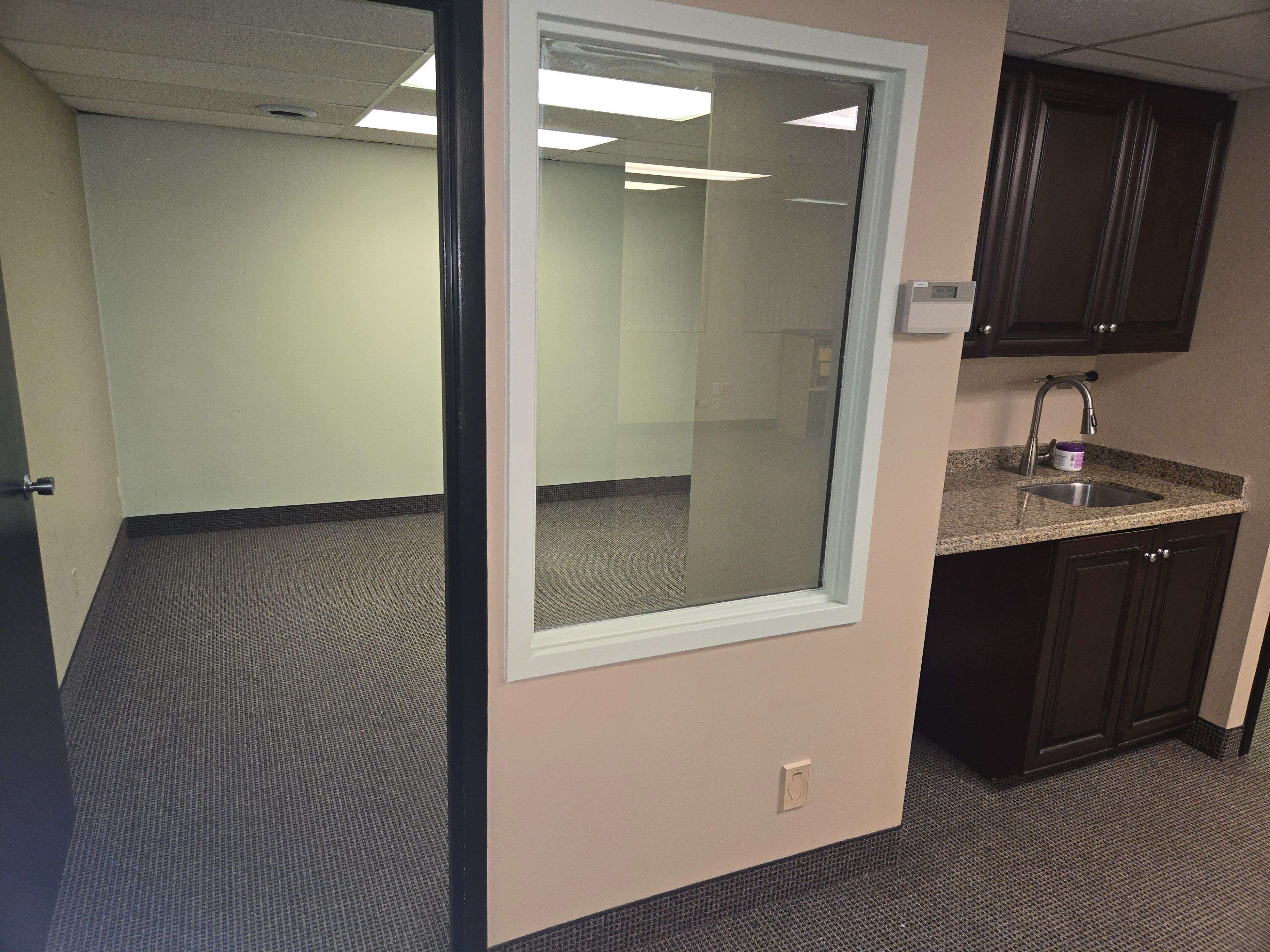 Oshawa, ON L1J 2J9,286 King ST W #201